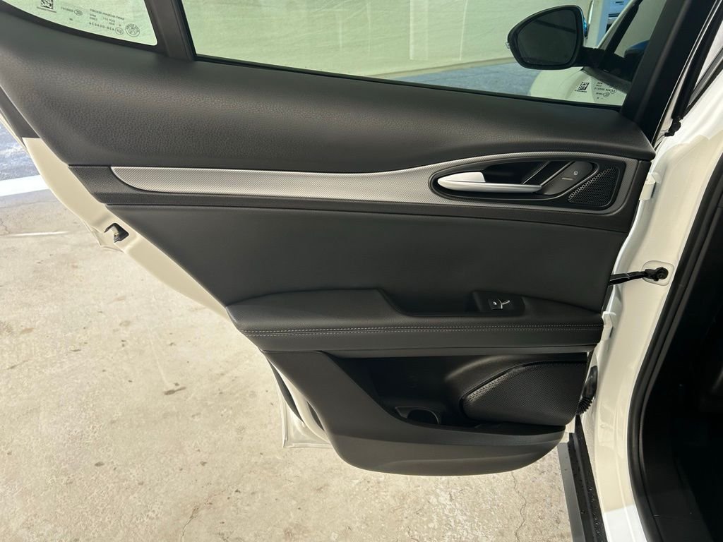 2025 Alfa Romeo Stelvio Base - Photo 25