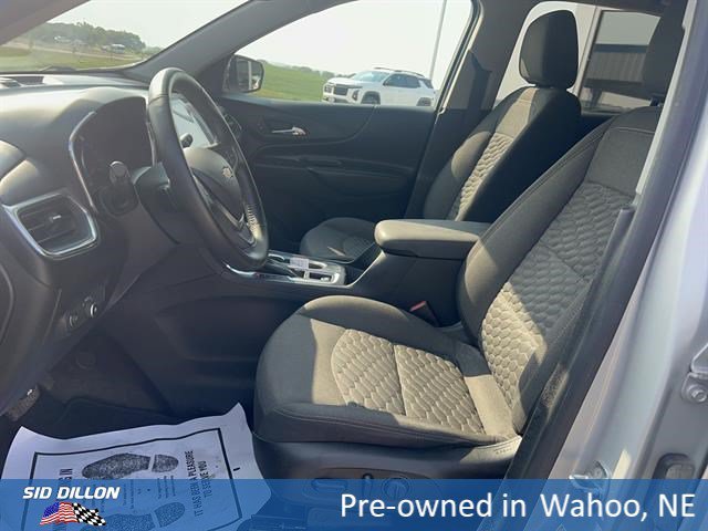 Used 2018 Silver Ice Metallic Chevrolet LT image 9