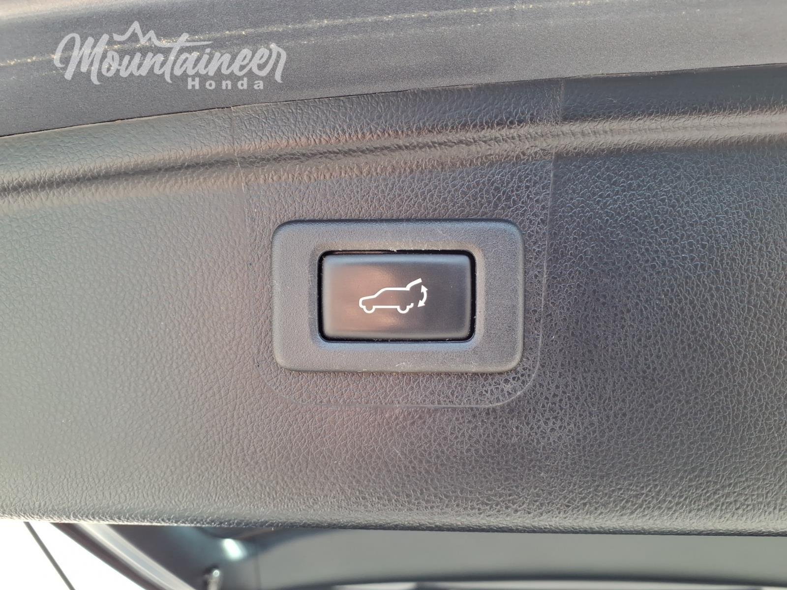 Used 2019 Magnetite Gray Metallic Subaru Premium image 17