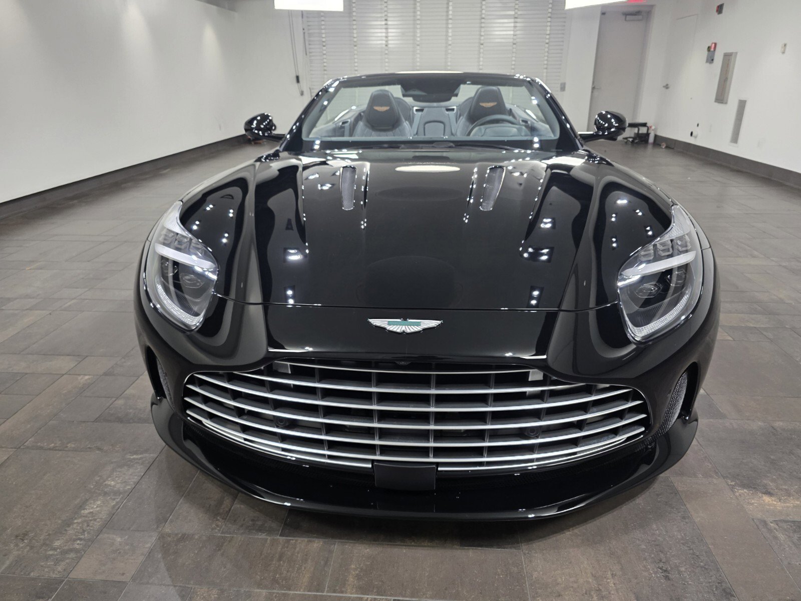 2026 Aston Martin DB12 Base - Photo 7
