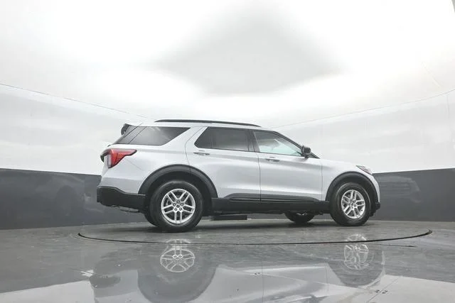 New 2026 Space White Metallic Ford Active image 38