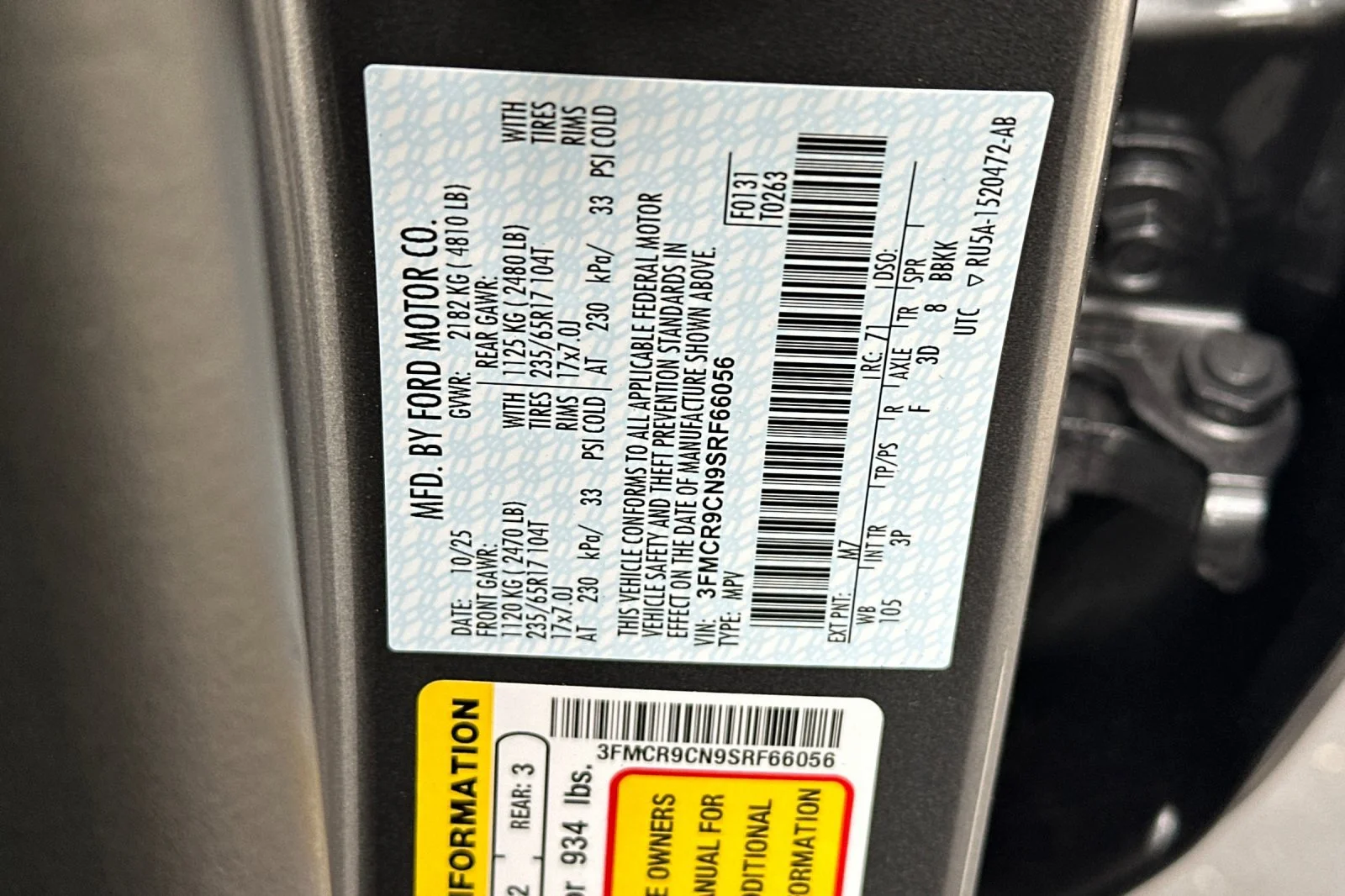 New 2025 Carbonized Gray Metallic Ford Outer Banks® image 27