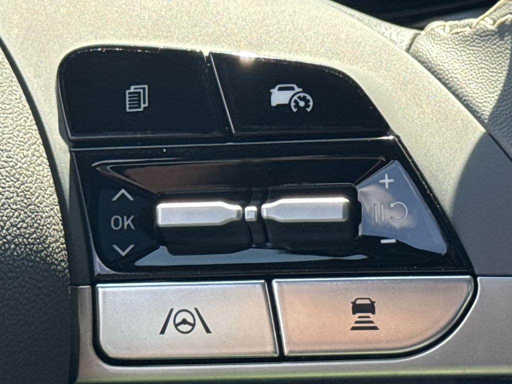 New 2026 White Hyundai SEL Sport Premium image 24