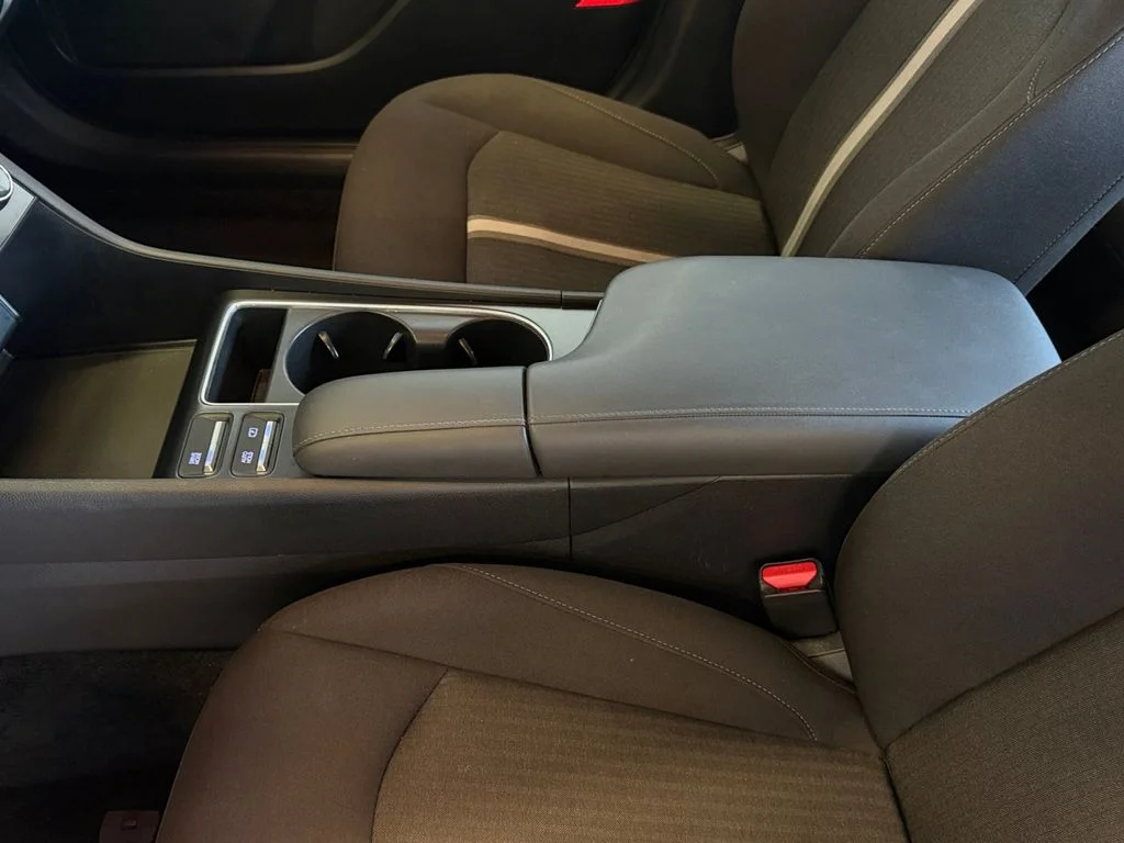 Used 2025 White Hyundai SEL image 12