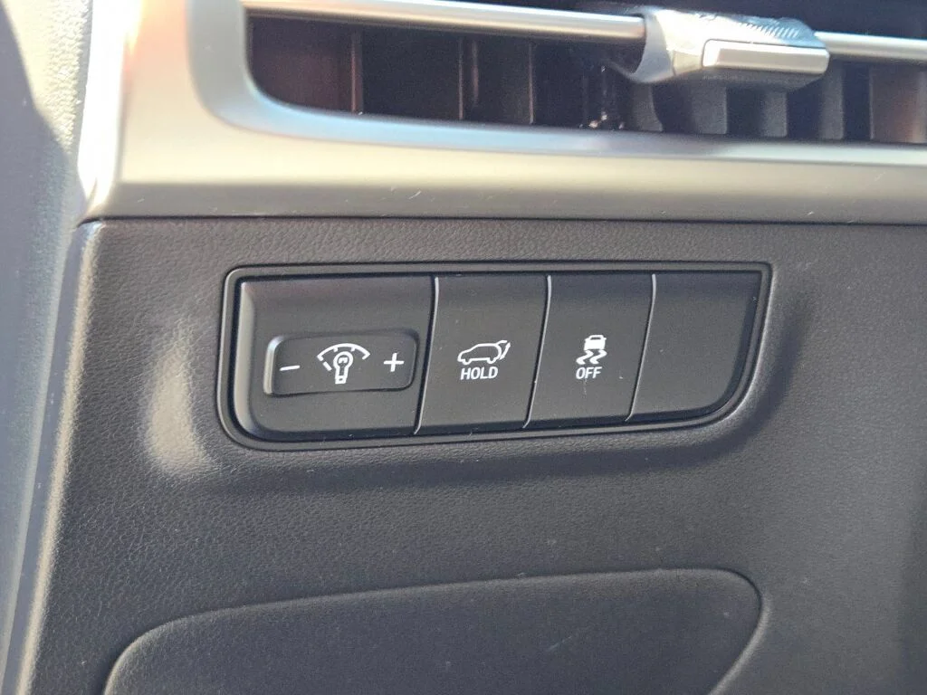 Used 2025 Red Hyundai SEL Convenience image 24