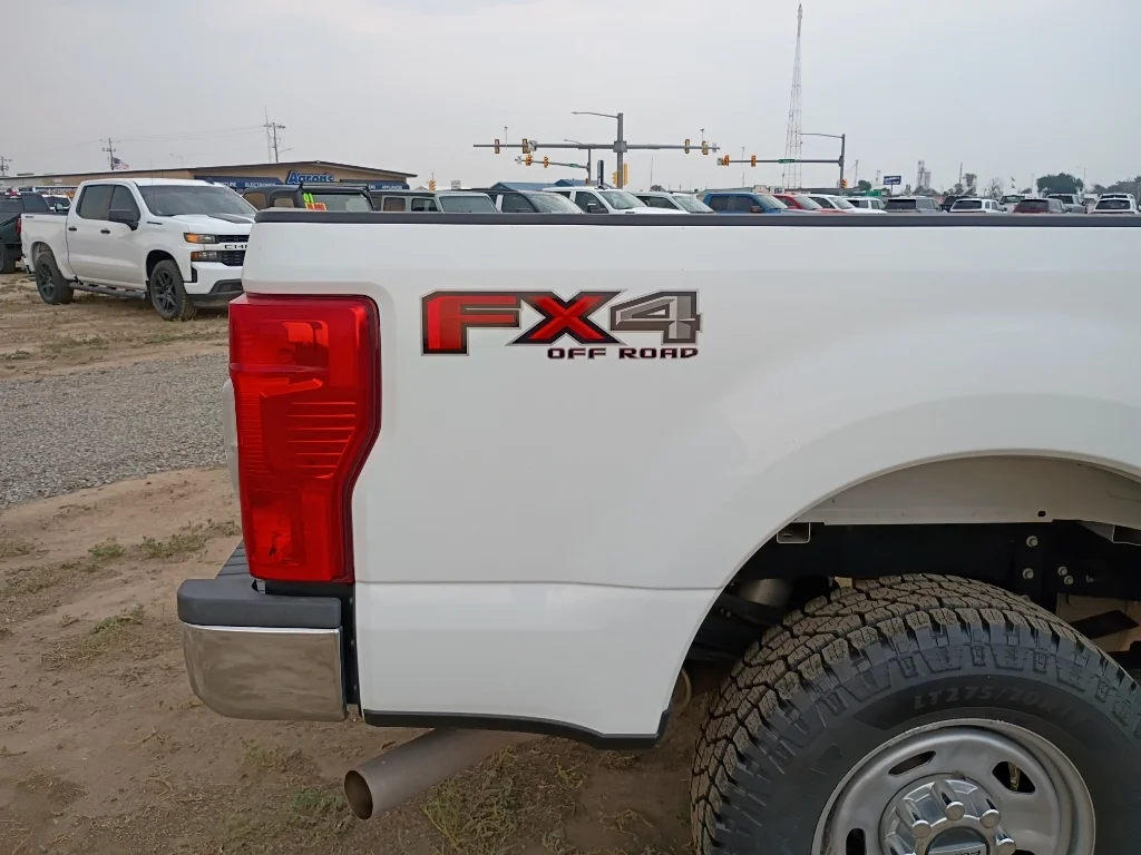 Used 2022 Oxford White Ford XL image 40