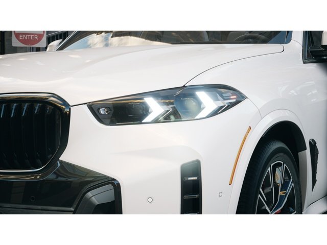 New 2026 Mineral White Metallic BMW xDrive40i image 6