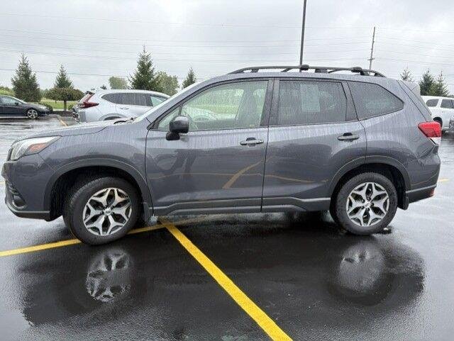 Used 2022 Magnetite Gray Metallic Subaru Premium image 8