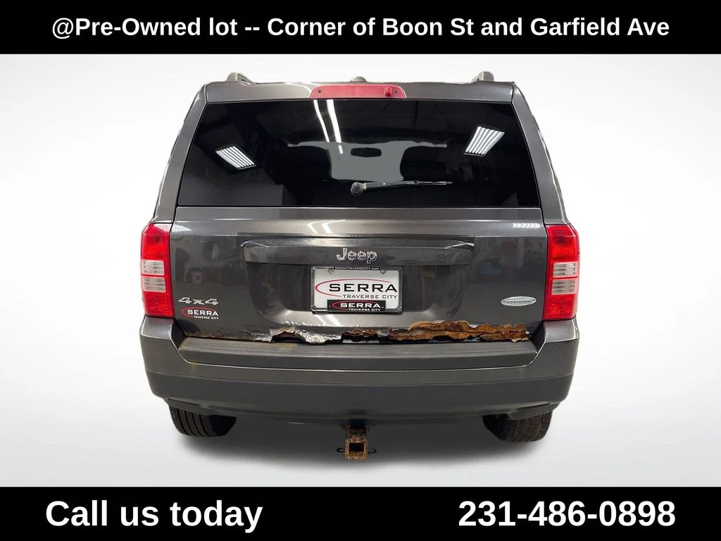 Used 2014 Gray Jeep Latitude image 4