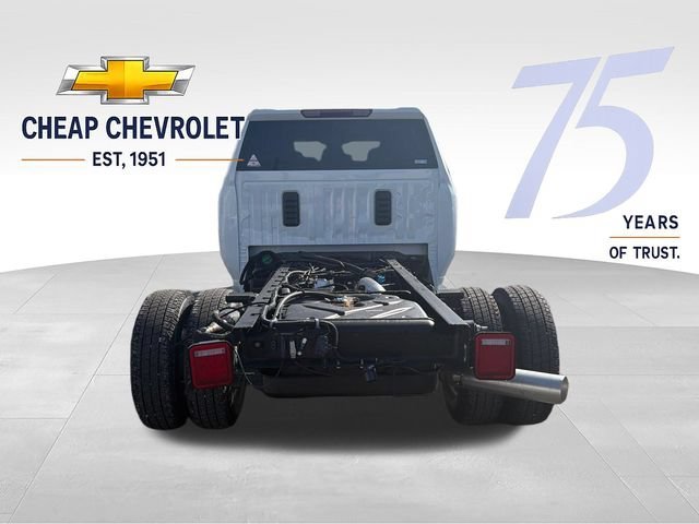 New 2026 Summit White Chevrolet LT image 4