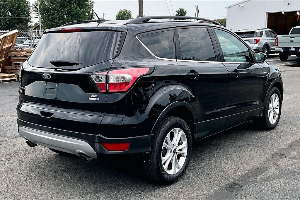 Used 2018 Shadow Black Ford SE image 9