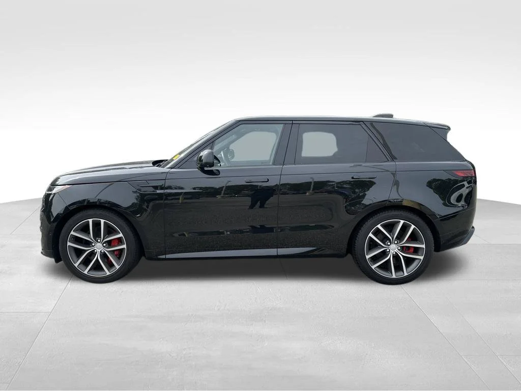 Used 2023 Black Land Rover First Edition image 2