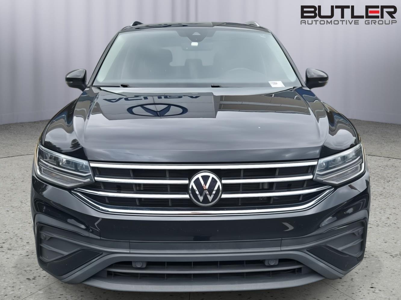 Used 2022 Deep Black Pearl Volkswagen SE image 12