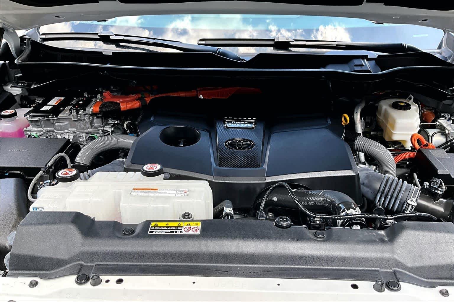 Used 2025 Wind Chill Pearl Toyota Platinum Hybrid image 32