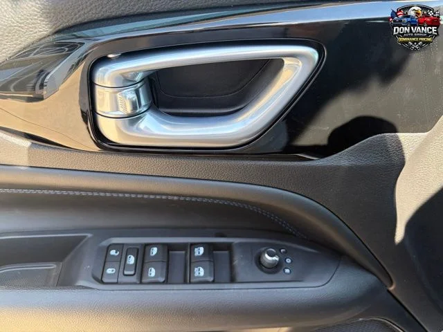 New 2026 Silver Zynith Metallic Clearcoat Jeep Latitude image 10