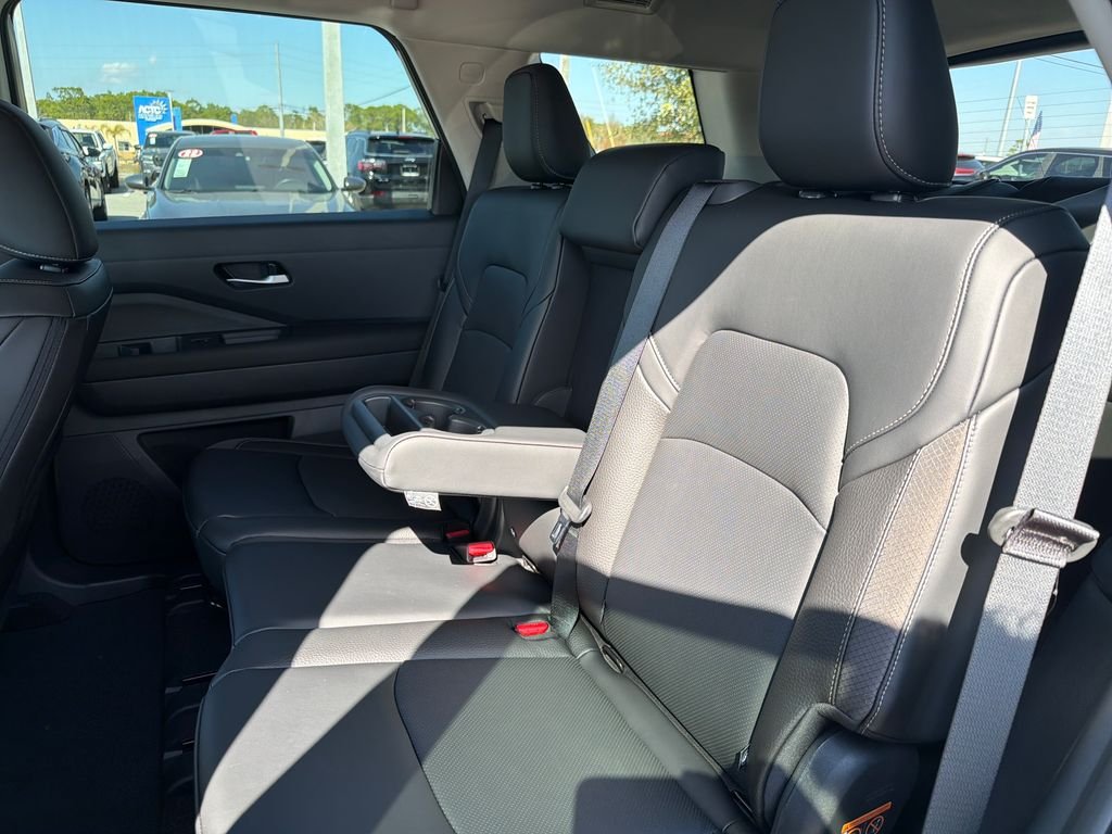 New 2026 Nissan Pathfinder SL 4D Sport Utility