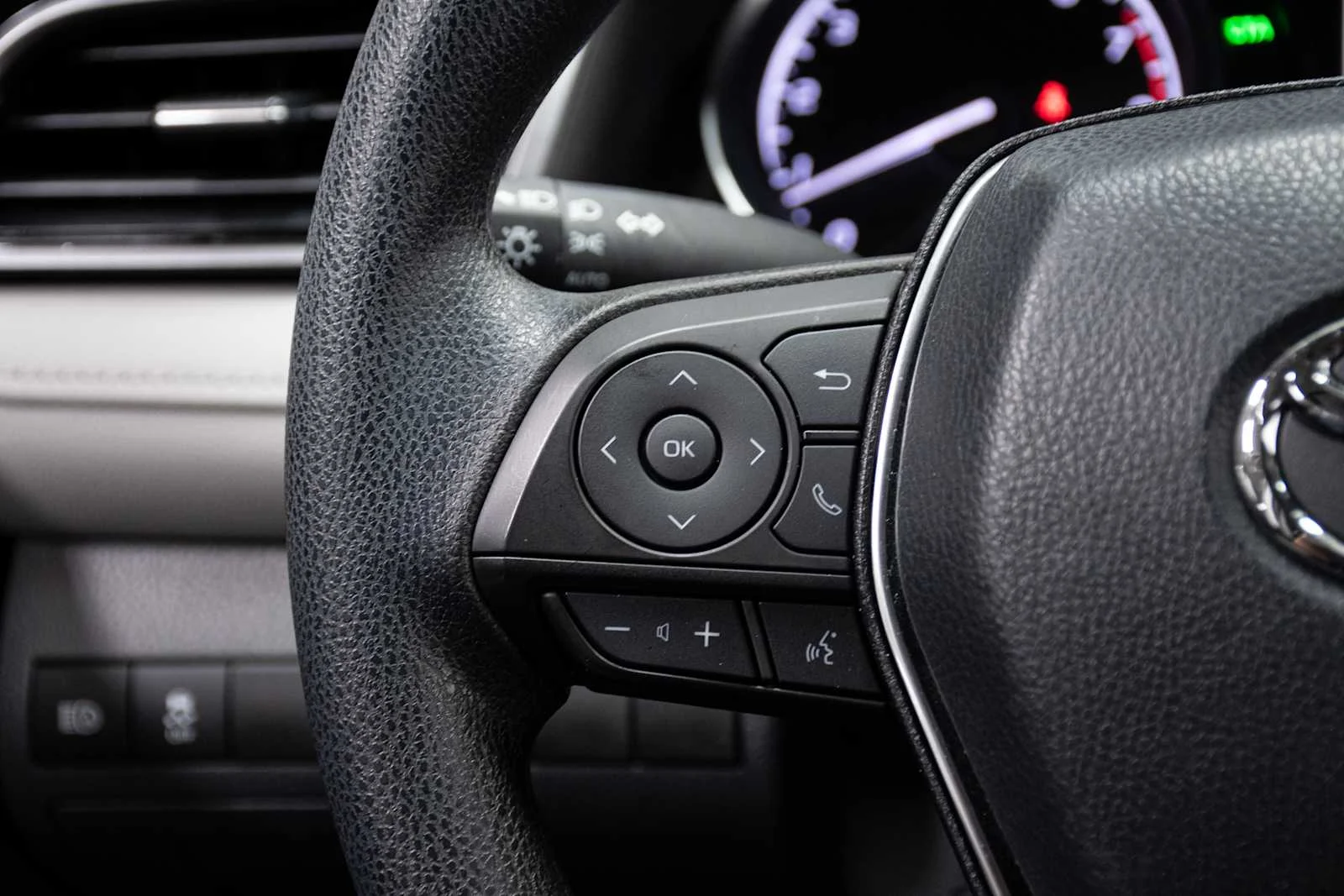 Used 2019 Super White Toyota LE image 17