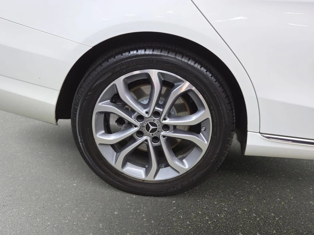 Used 2018 Polar White Mercedes-Benz C 300 image 33