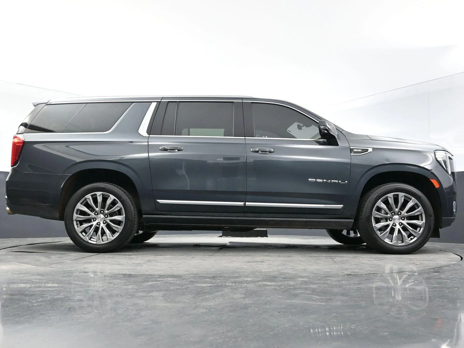 Used 2021 Hunter Metallic GMC Denali image 55