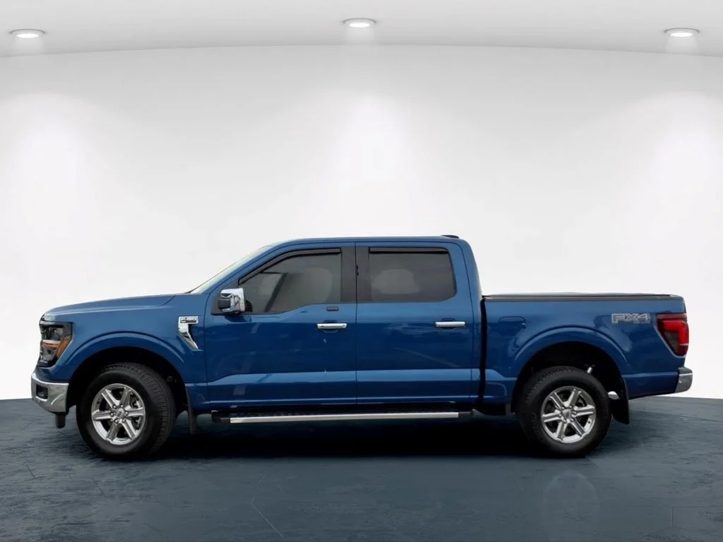 Used 2025 Blue Ford XLT image 16