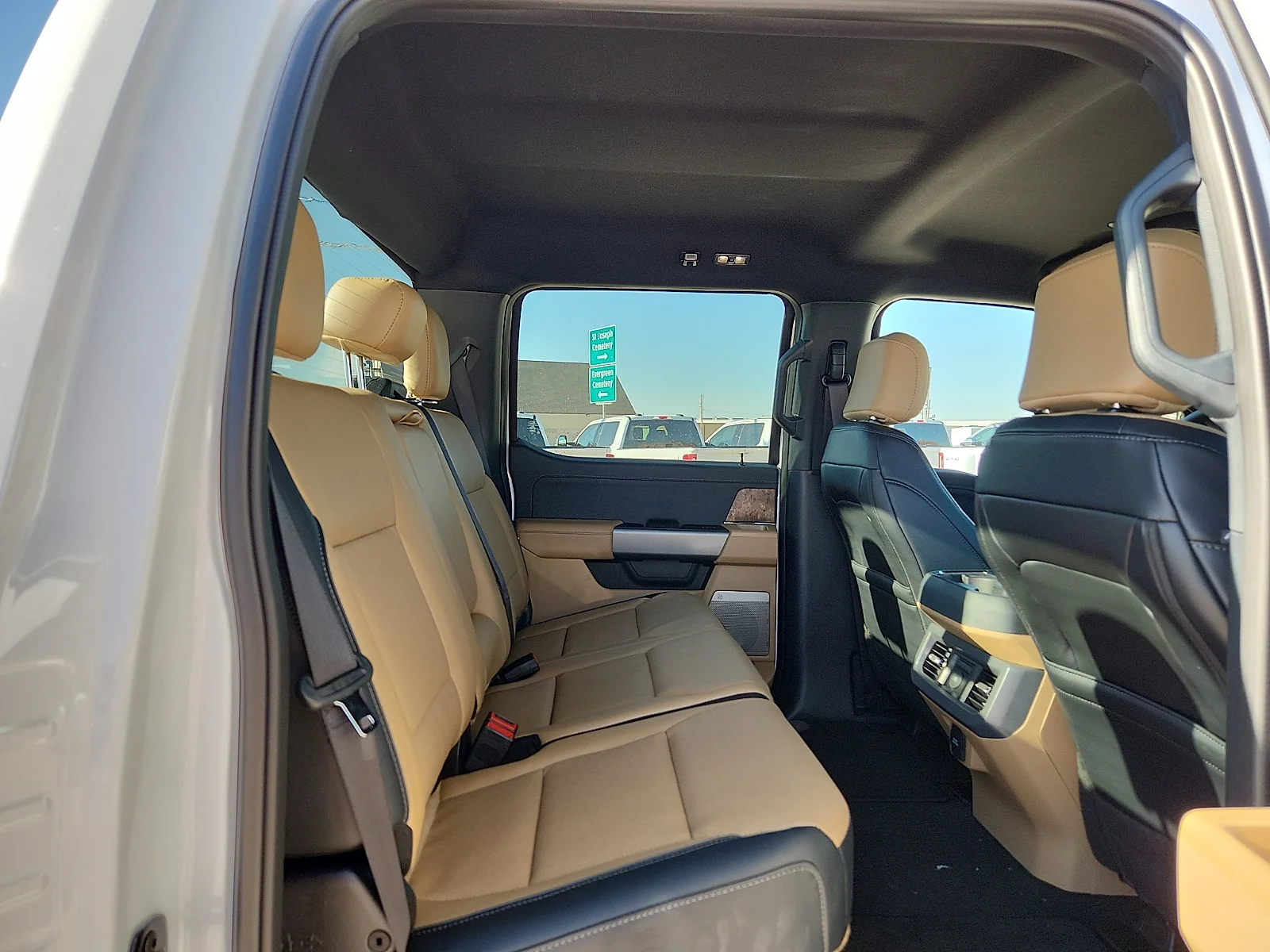 New 2026 Oxford White Ford Lariat image 19
