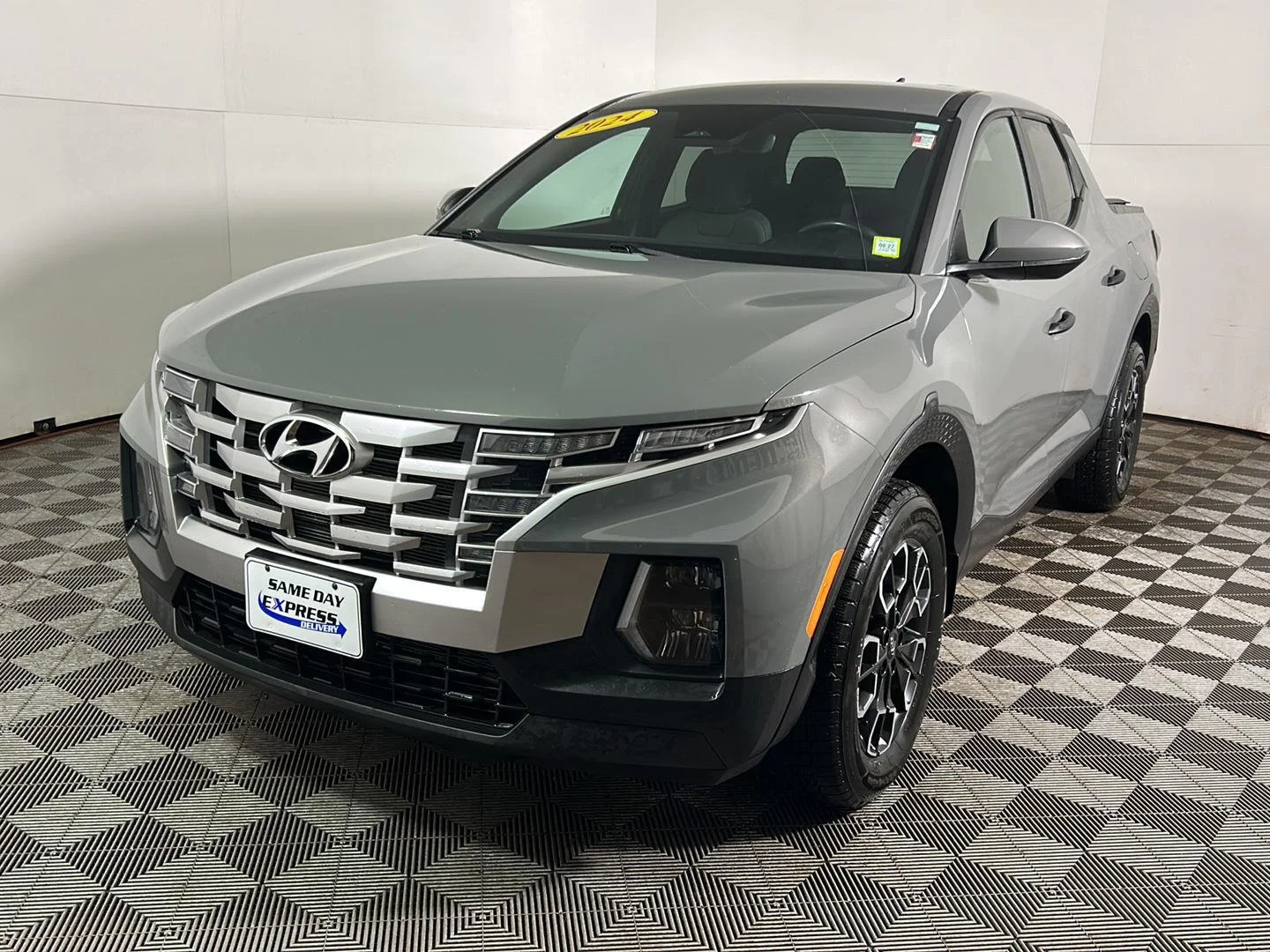 Used 2024 Hampton Gray Hyundai SE image 11