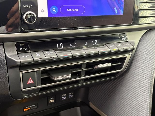 2025 Toyota Camry SE - Photo 31