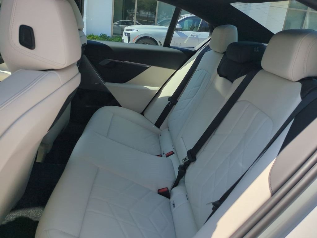 New 2027 Mineral White Metallic BMW 530i xDrive image 14