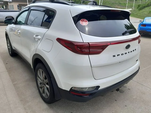 Used 2022 White Kia Nightfall image 7
