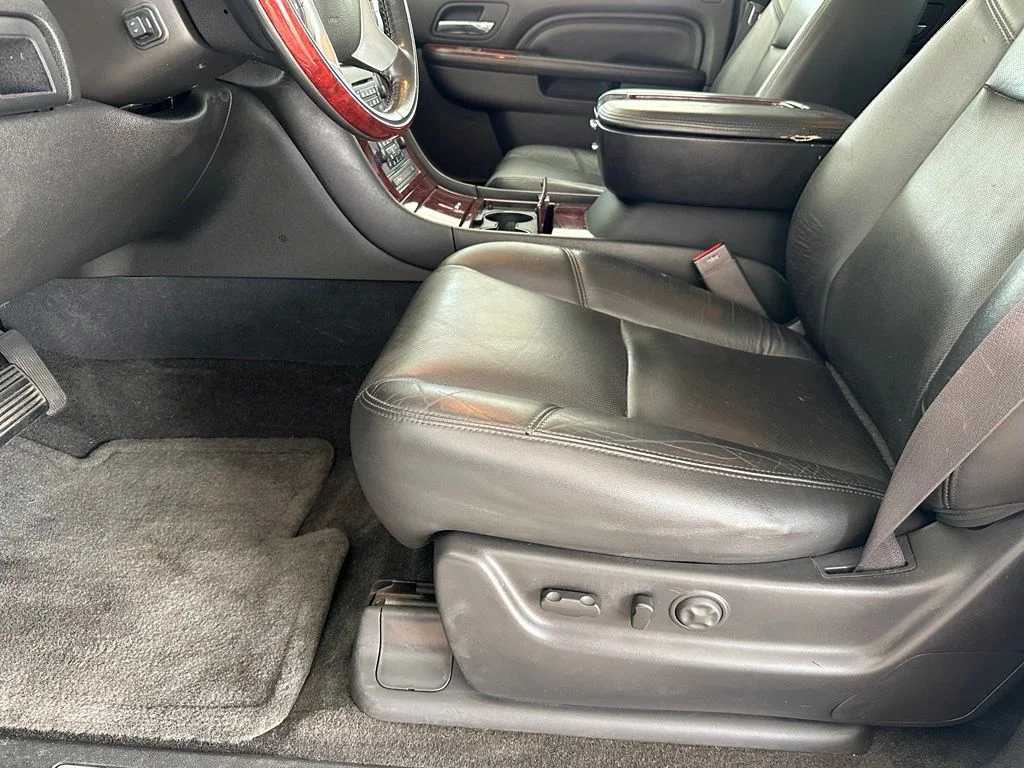Used 2013 White Cadillac Premium image 10