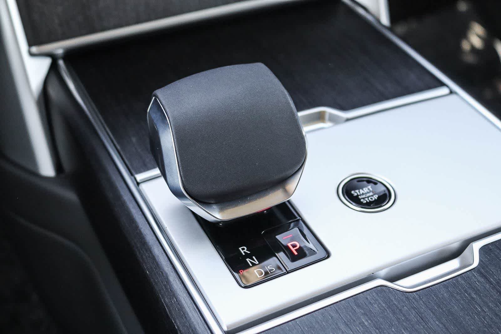 New 2026 Fuji White Land Rover SE image 22