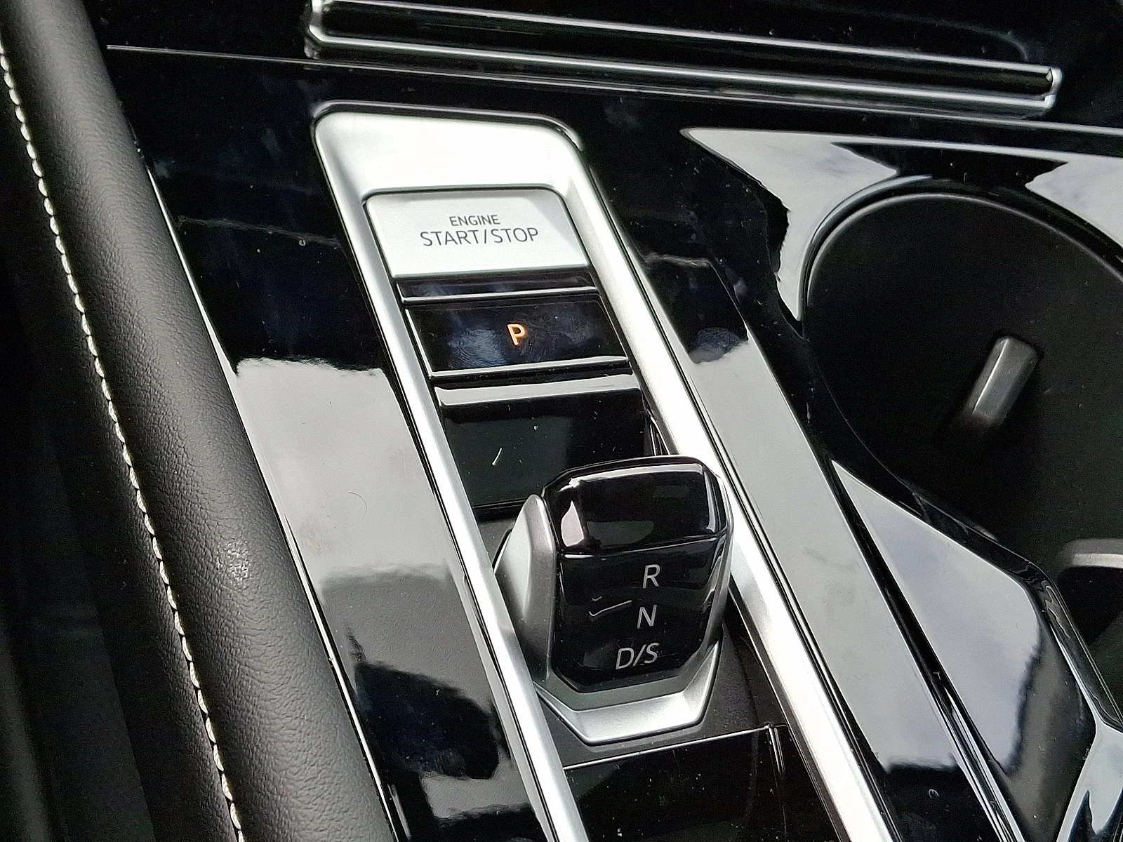 2026 Volkswagen Atlas Cross Sport SEL R-LINE - Photo 12