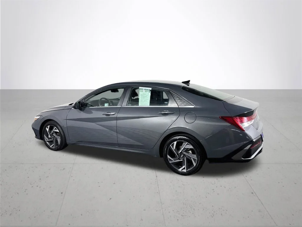Used 2025 Gray Hyundai SEL Convenience image 8