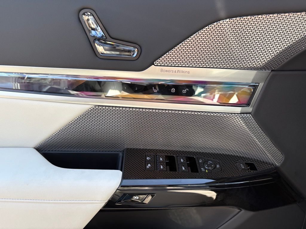 2025 BMW 7 Series 760i - Photo 10