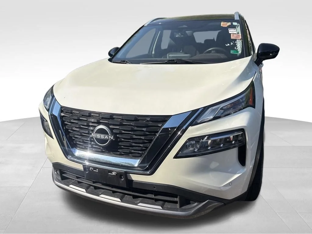 Used 2023 White Nissan SL image 3