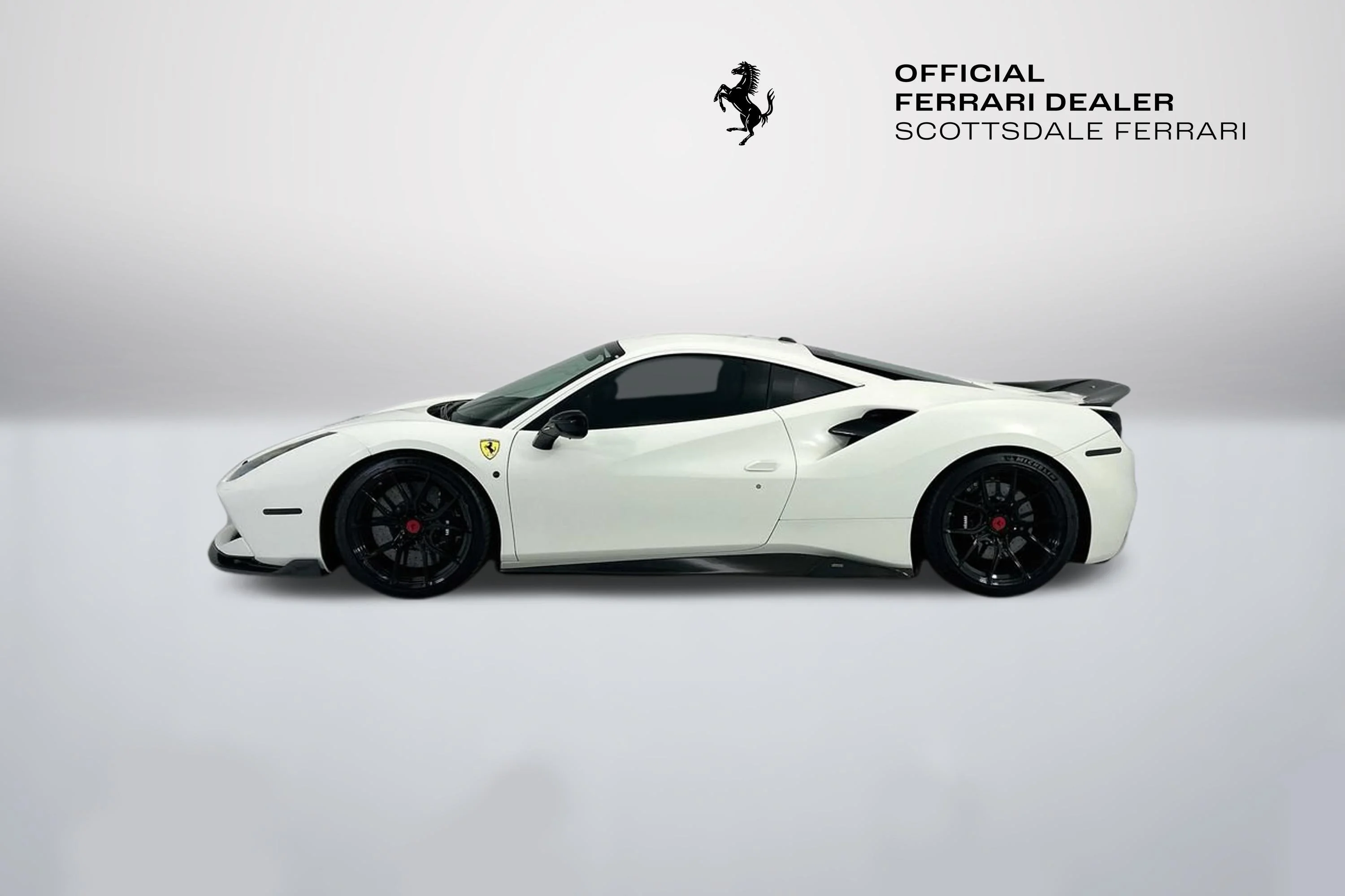 Used 2018 Bianco Avus Ferrari  image 8