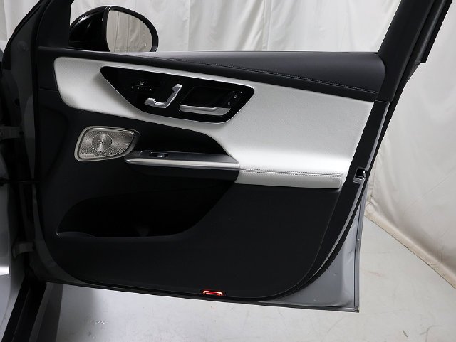 Certified Used 2025 MANUFAKTUR Alpine Grey Mercedes-Benz GLC 350e image 34