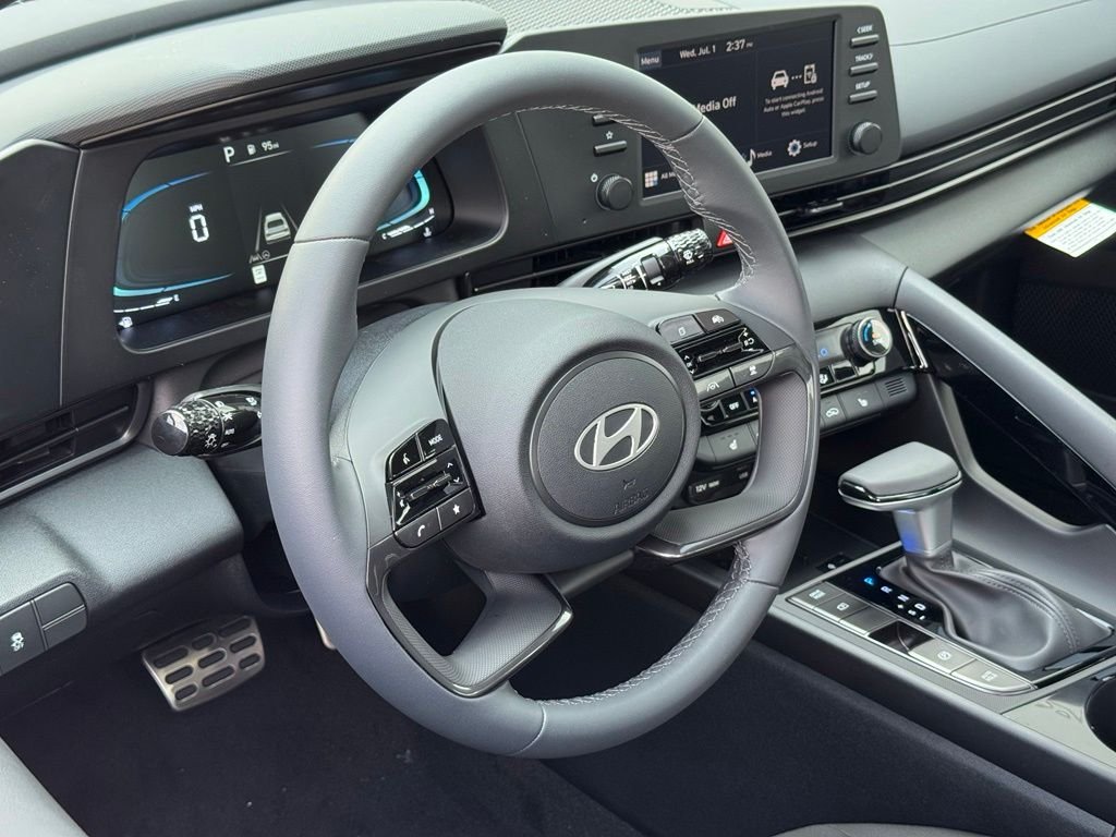 2026 Hyundai Elantra SEL - Photo 17
