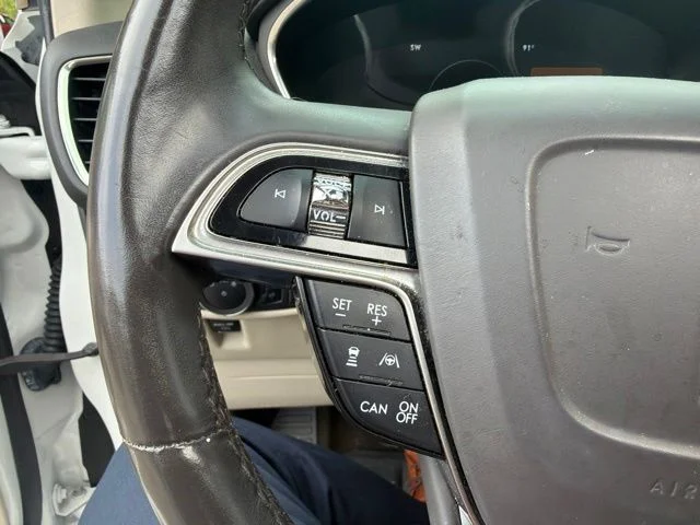 Used 2020 White Lincoln Reserve image 11
