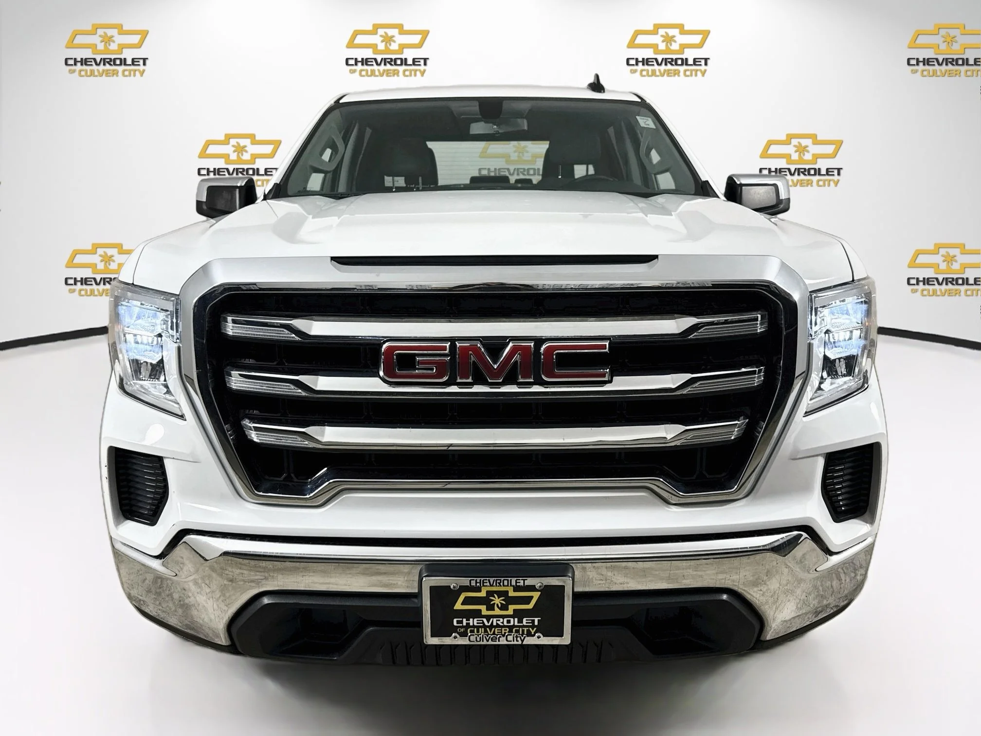 Used 2020 SUMMIT WHITE GMC SLE image 2