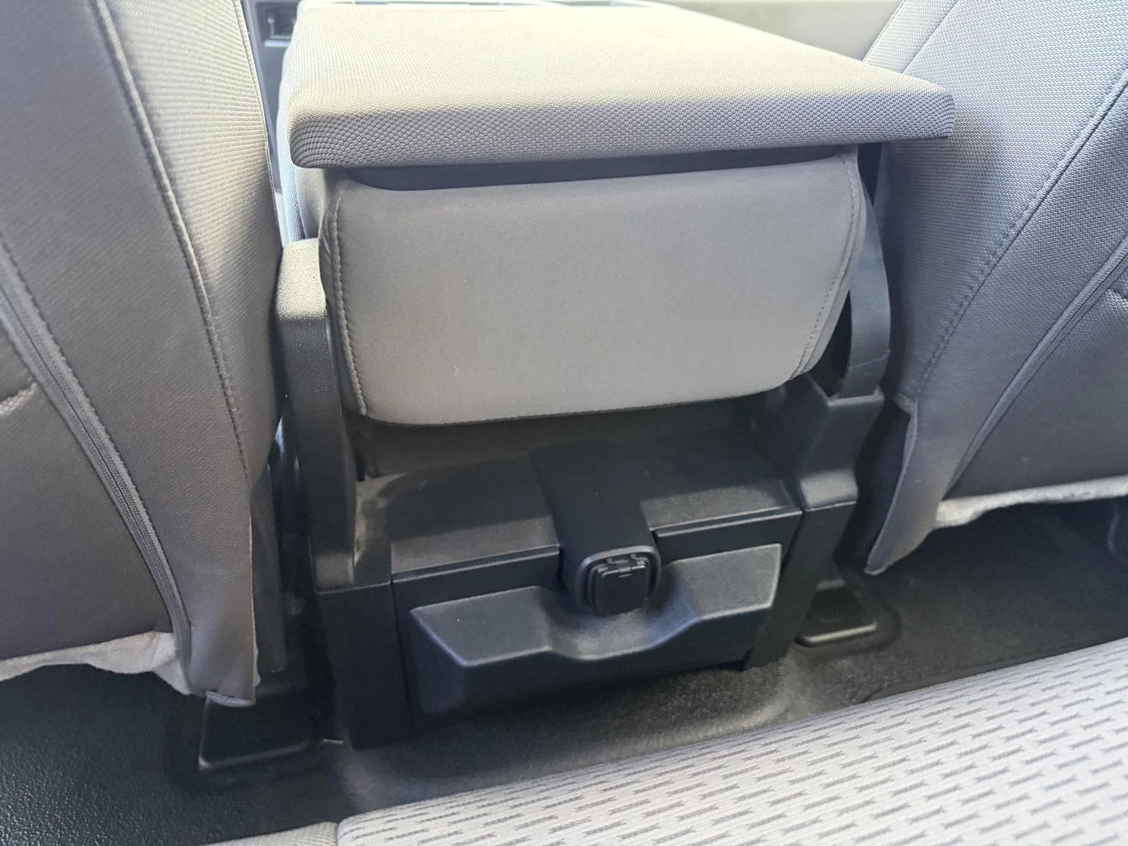 Used 2022 Oxford White Ford XLT image 9