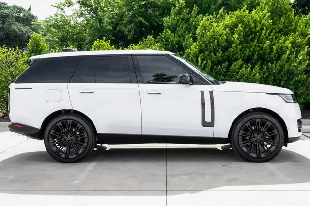 New 2026 Fuji White Land Rover SE image 10