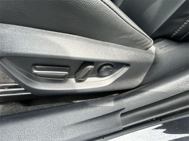 2025 Toyota Camry SE - Photo 13