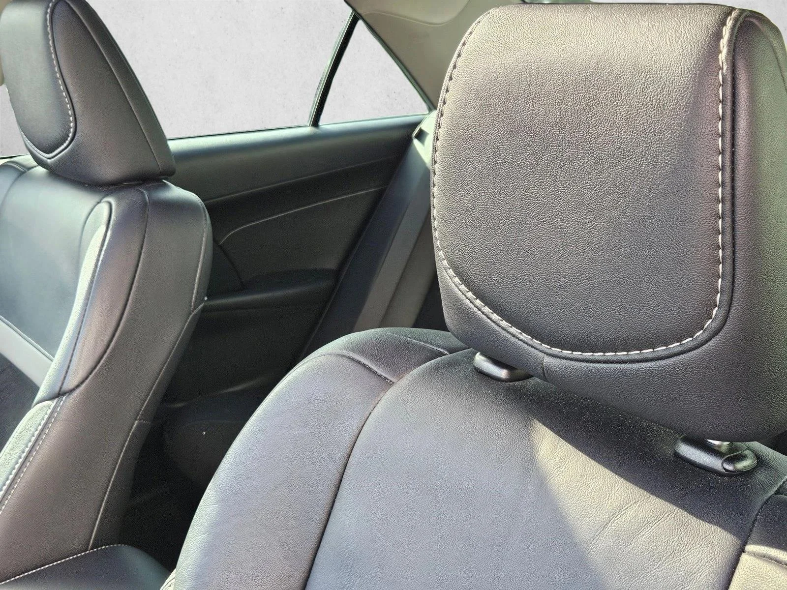 Used 2014 Classic Silver Metallic Toyota SE image 14