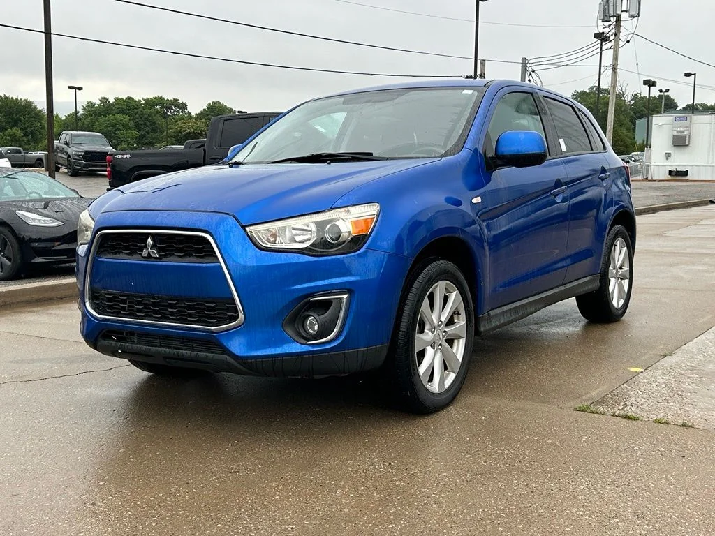 Used 2015  Mitsubishi ES image 2