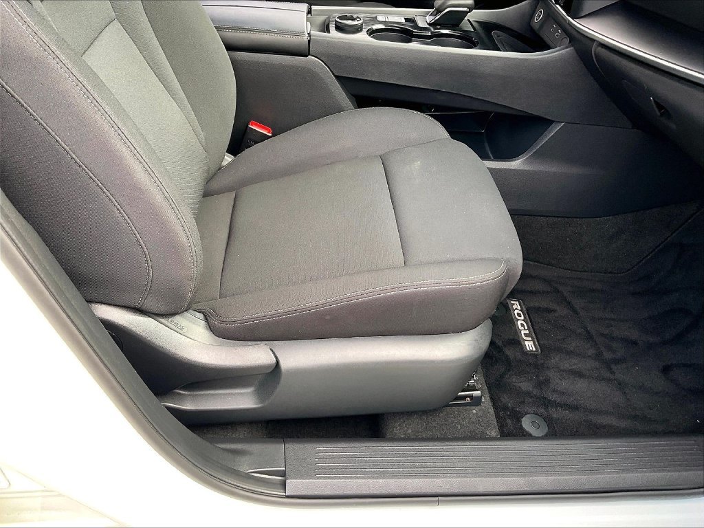 Used 2023 Glacier White Nissan S image 33