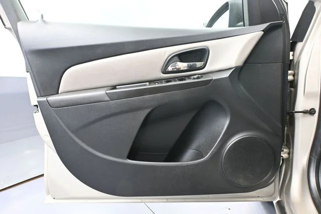 2013 Chevrolet Cruze LS - Photo 16