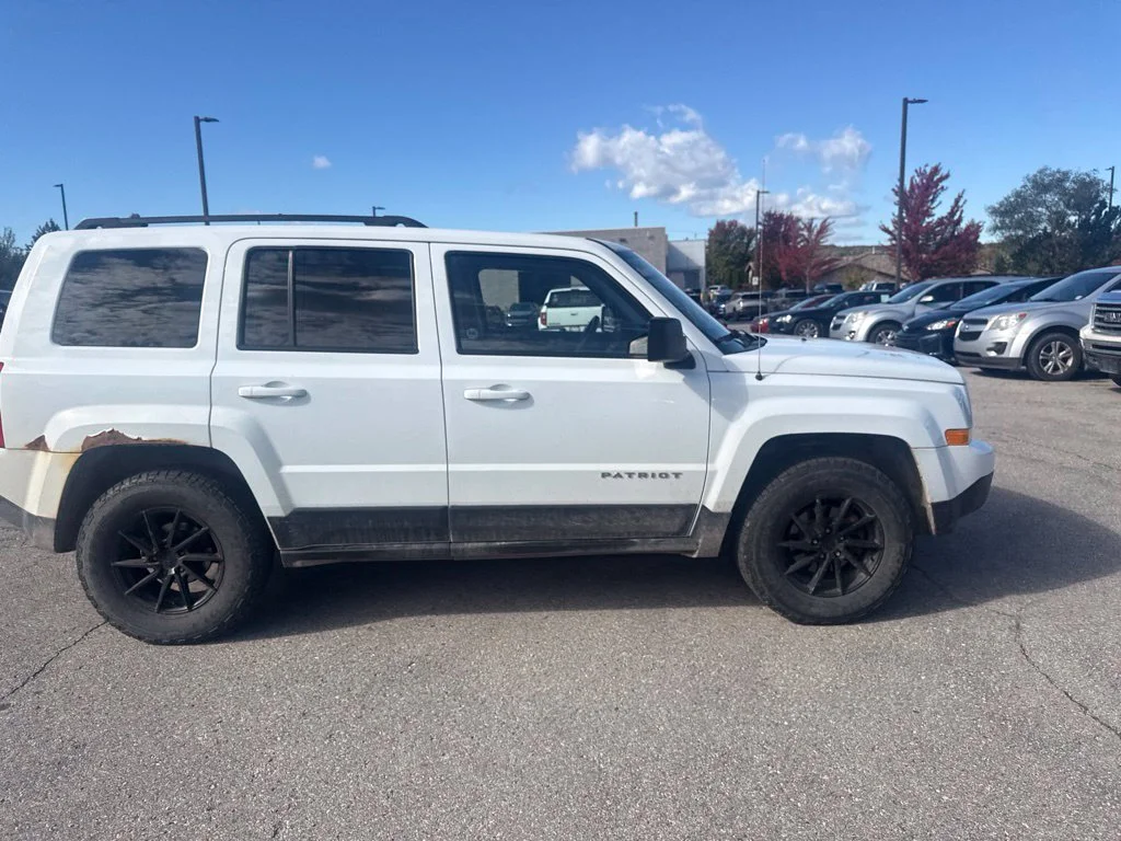 Used 2015 Bright White Clearcoat Jeep Sport image 13