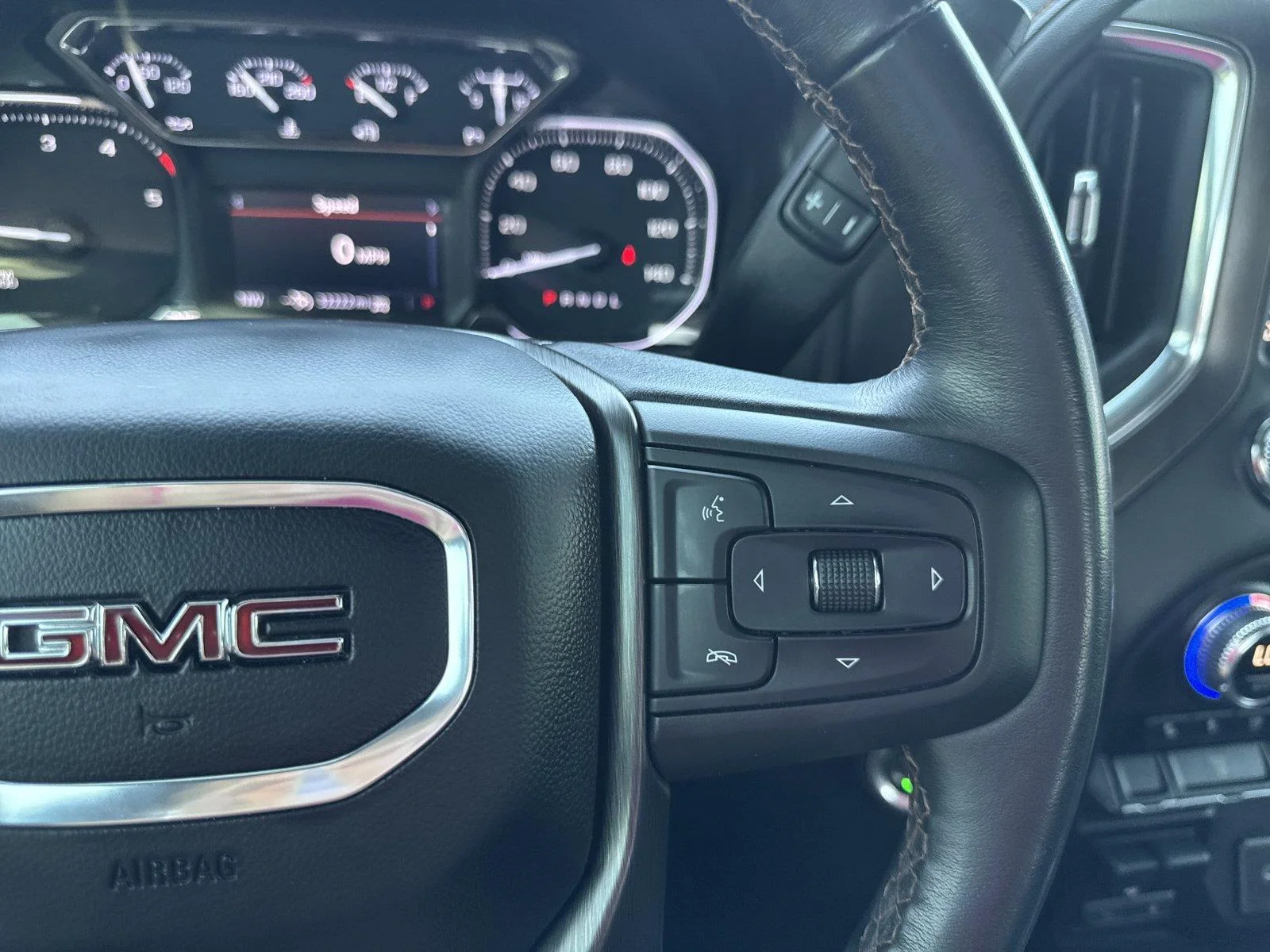 Used 2022 CAYENNE RED TINTCOAT GMC AT4 image 22