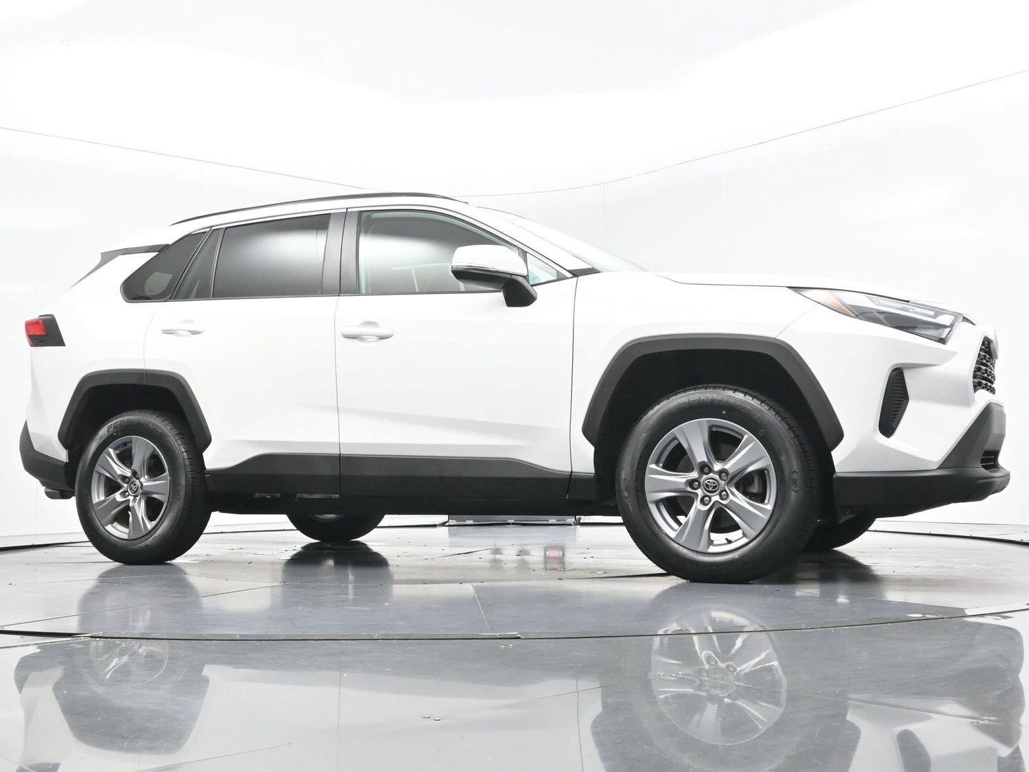 Used 2022 White Toyota XLE image 47